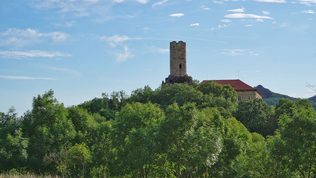 Pro splněné přání na zámek Skalka, za výhledy na hrad Košťálov